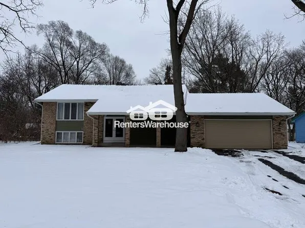 8355 Pleasant View Dr, Mounds View, MN 55112