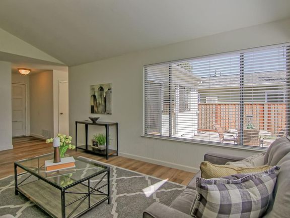 5th image of 5118 Derek Dr