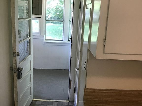 4th image of 104 Park Ave