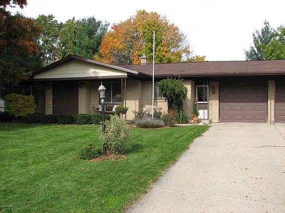 3rd image of 2665 Hope St