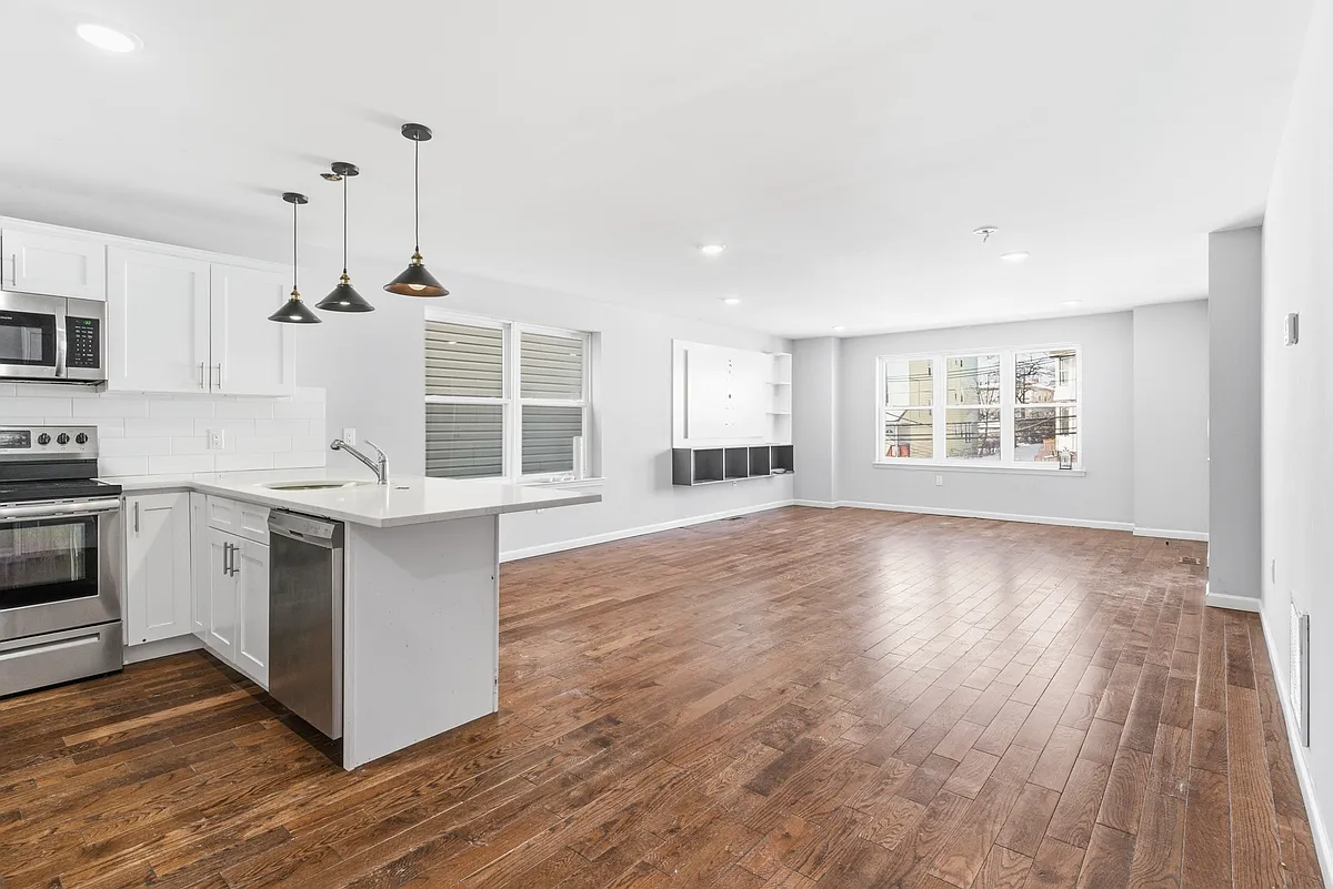 Building Photo - 168 Johnson Ave #1