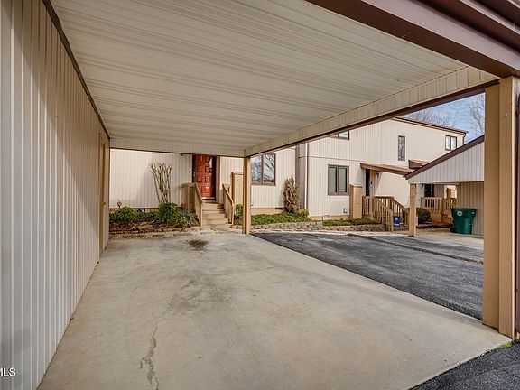 2nd image of 1175 Pebble Dr #1175