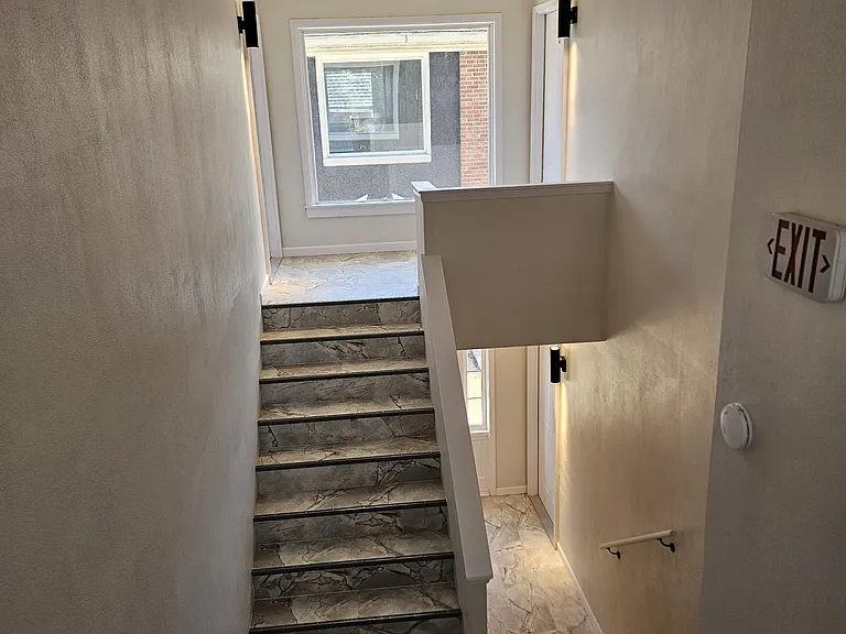 32 N 98th St #1 — Photo 17
