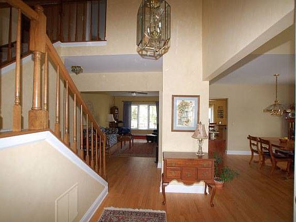 3rd image of 710 Ascot Ct