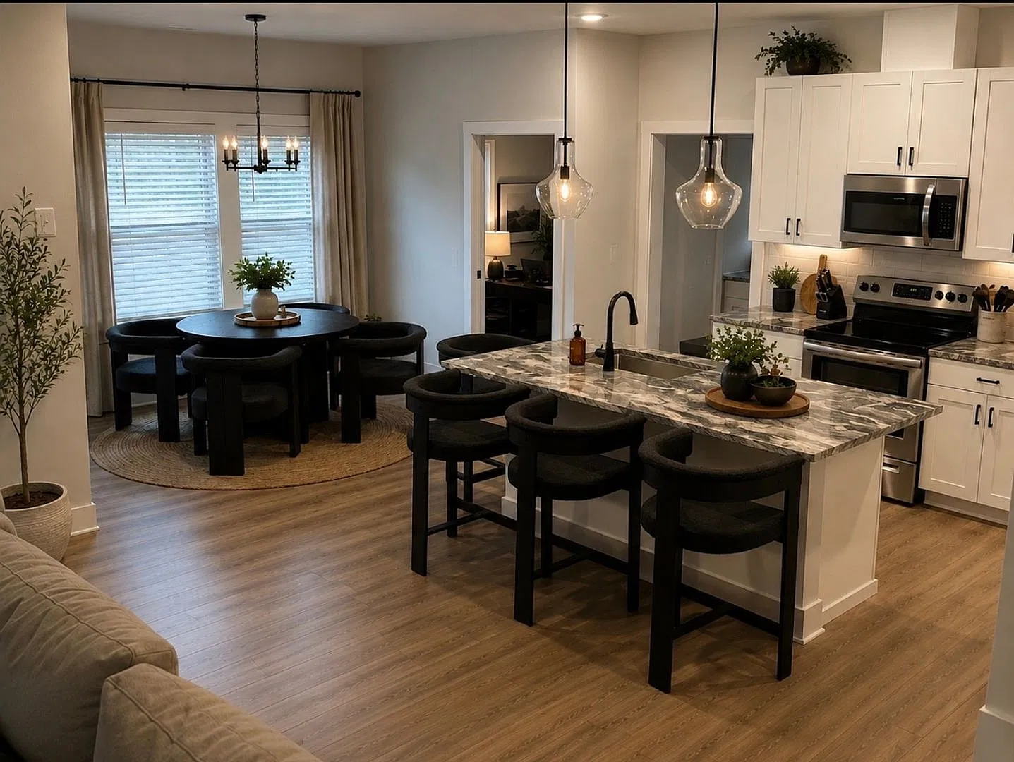 Spacious 4BR House in Lillington — Photo 3