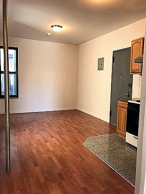 3rd image of 10 Elizabeth St APT 17