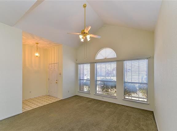 3rd image of 5809 Creekridge Dr