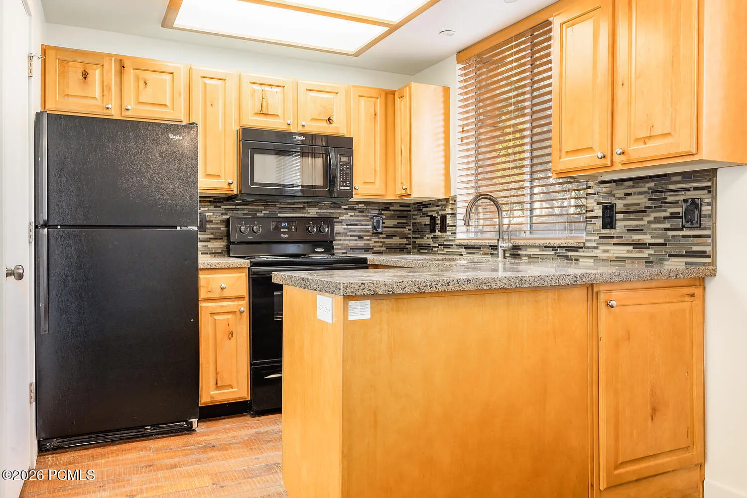 2 bed, 2.0 bath, 1059 sqft, $2,250 — Photo 2