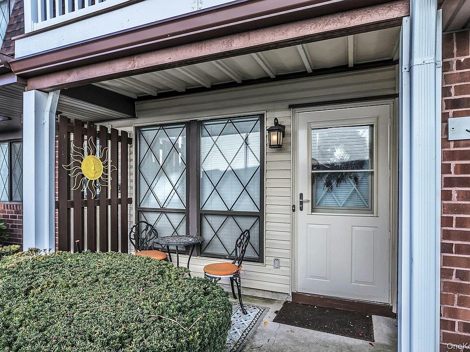 1st image of 31 Cambridge Drive W