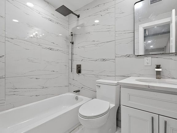 3rd image of 27 Monaco Pl #1