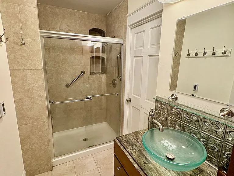 1912 McCausland Ave — Photo 11