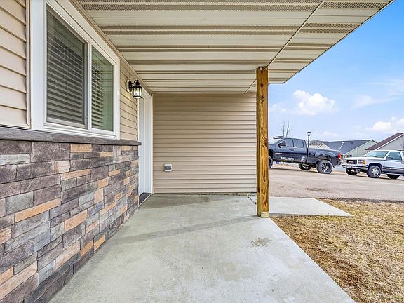 4th image of 405 E Cheyenne St