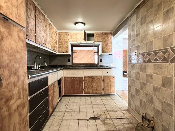 1401 S Miner Rd, Crystal, MI 48818