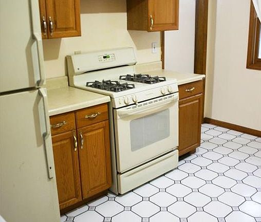 4th image of 10209 Runnymede Ave