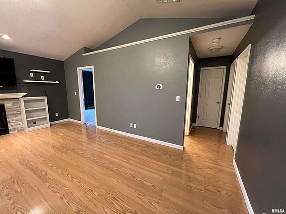 3rd image of 2709 Carl Prairie Dr