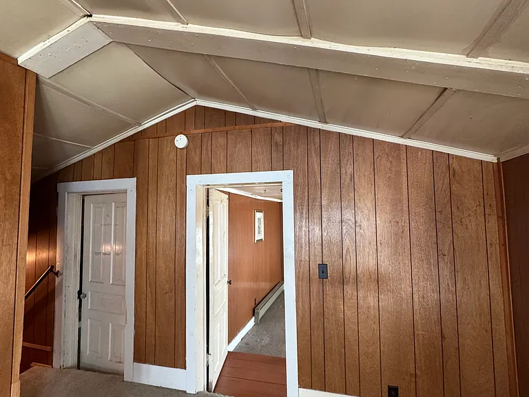 216 N Capital Ave — Photo 22