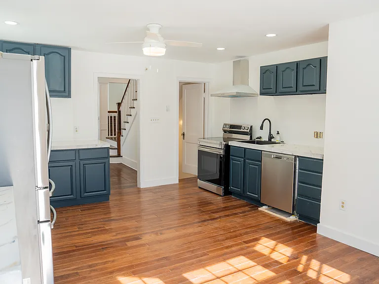 104 Thornton St — Photo 7