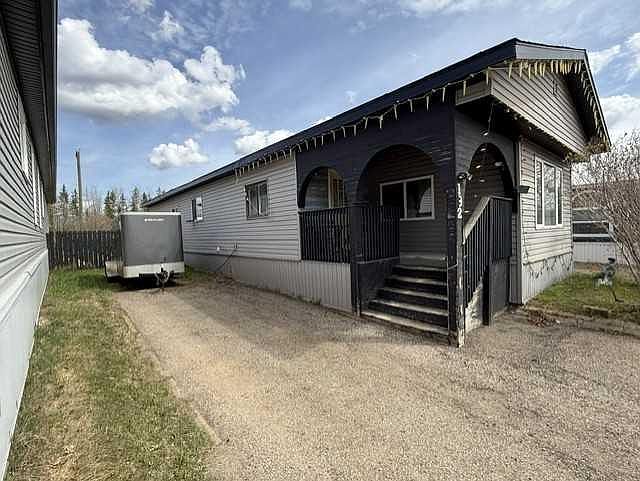 1st image of 192 E Grandview Cres