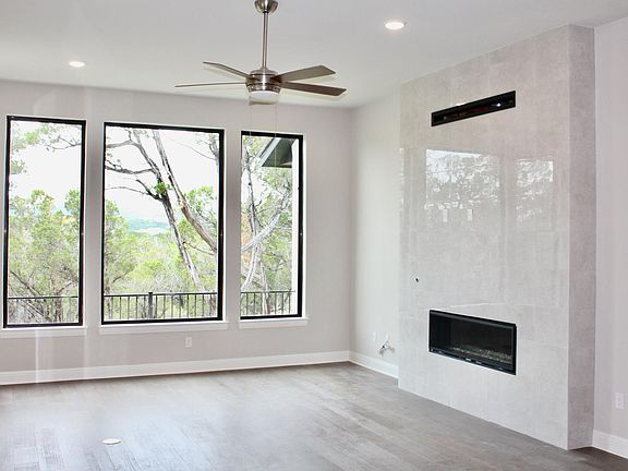 Lynmar II D family room