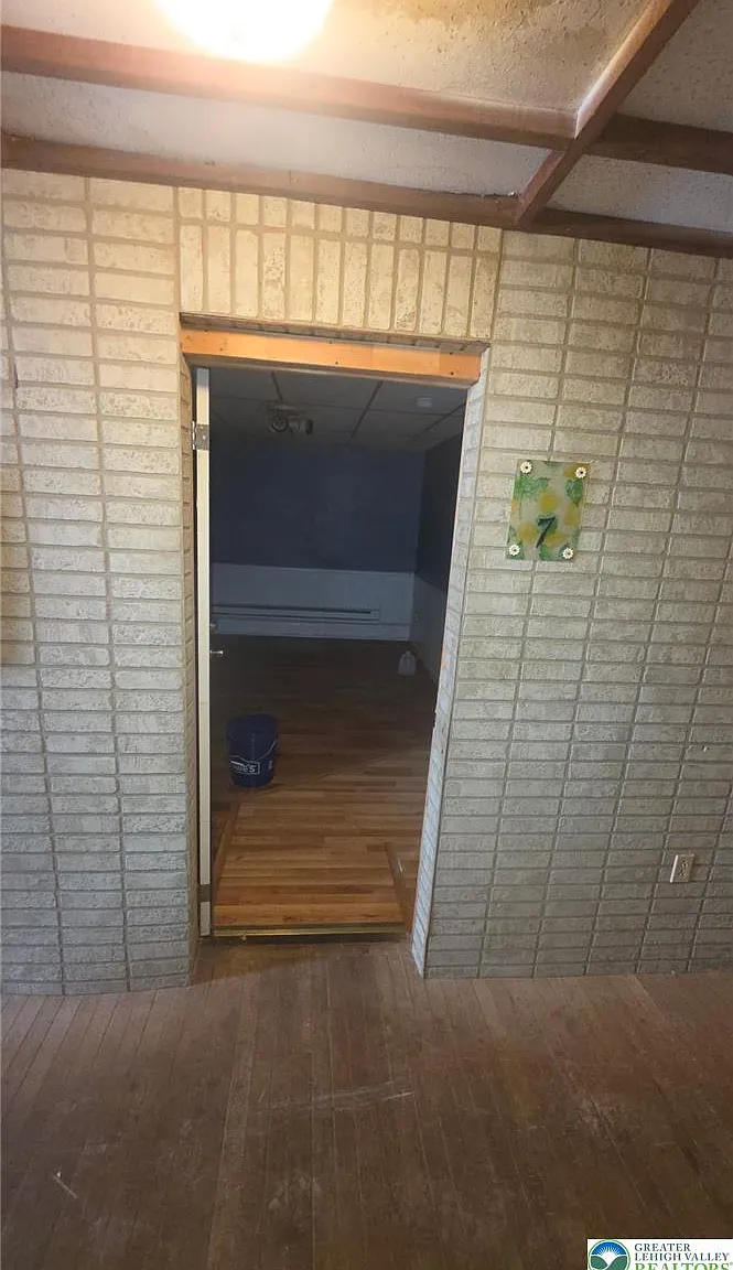 1 bed, 1.0 bath, 800 sqft, $850 — Photo 2