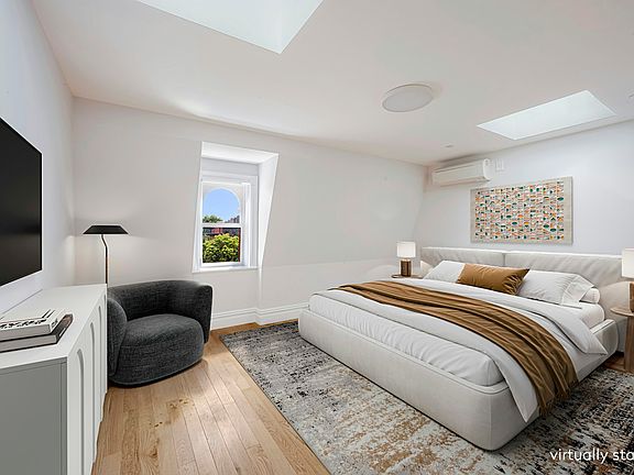 4th image of 137 W 122nd St #4