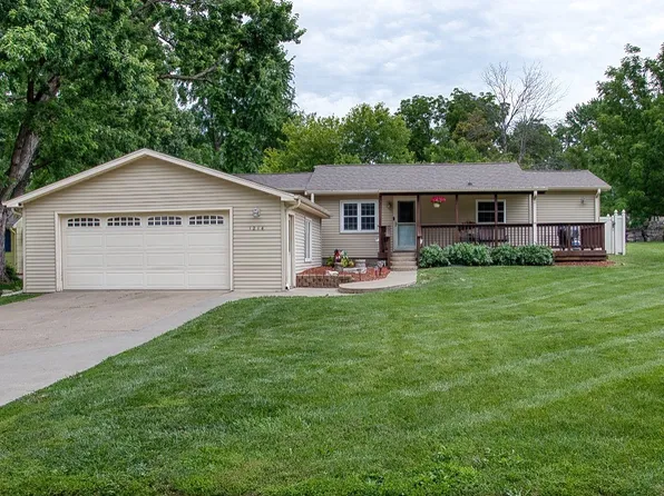 1214 Marion Ave, Pella, IA 50219