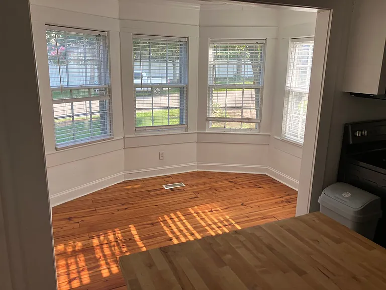 1209 Lee St — Photo 3