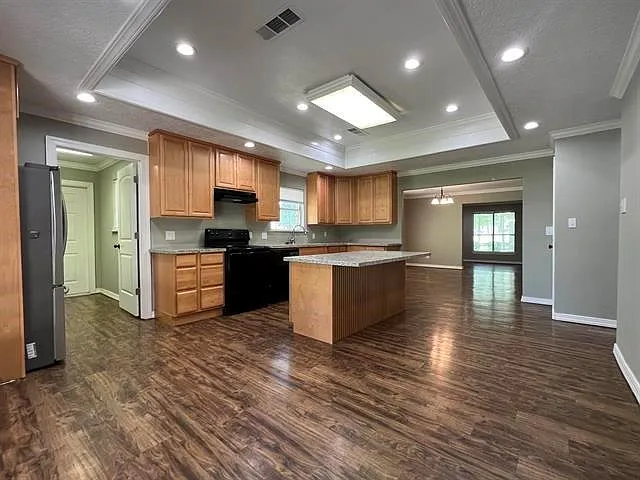 4 bed, 3.0 bath, 2856 sqft, $2,995 — Photo 2