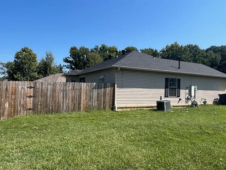 102 Rosebud Cir — Photo 5