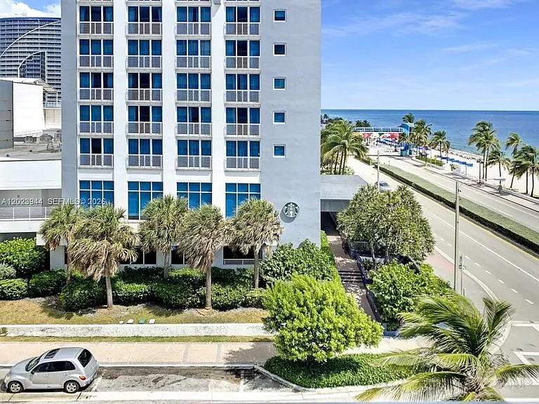 209 N Fort Lauderdale Beach Blvd #5B — Photo 1