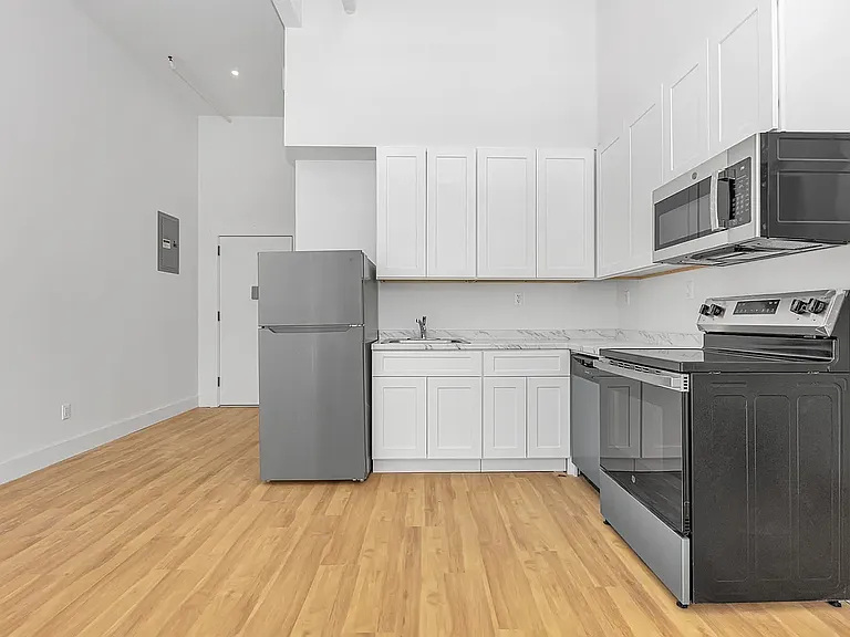 81 Willoughby St #405 — Photo 2