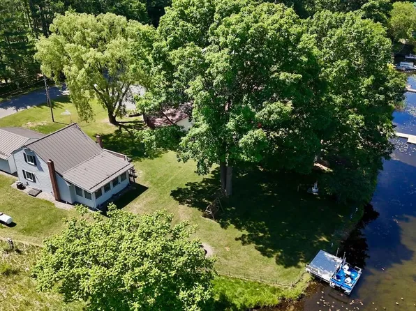 10041 Birch Dr, Riverdale, MI 48877