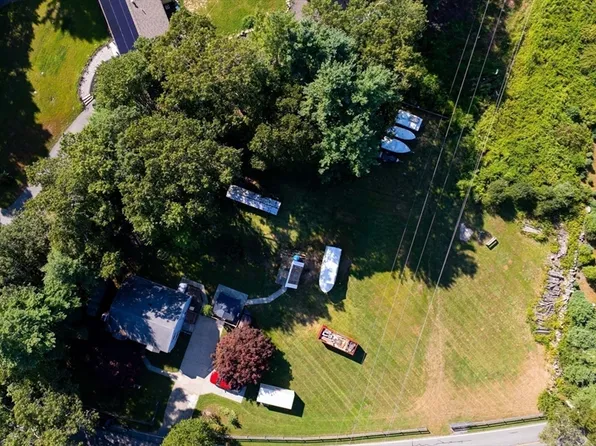 284 Mendall Rd, Acushnet, MA 02743