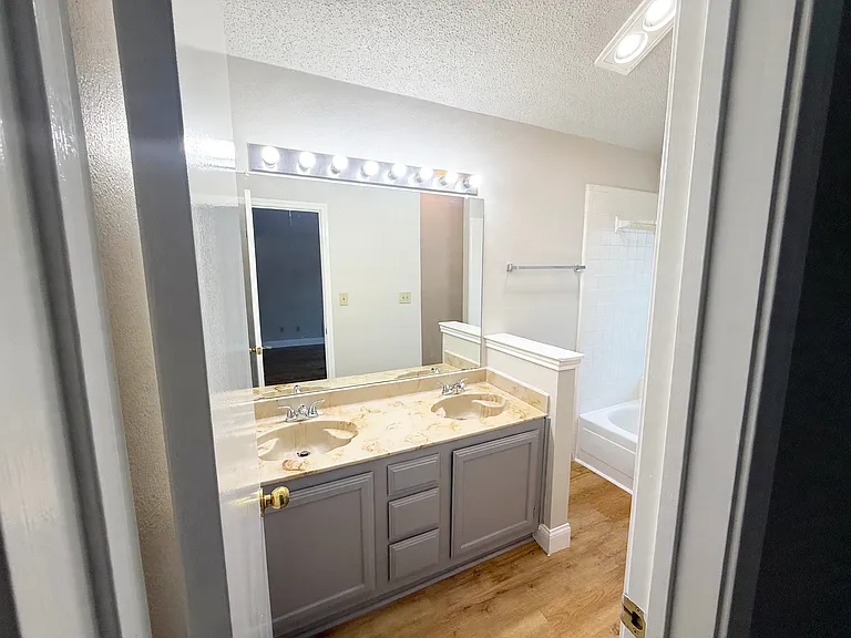 720 Crescent Dr — Photo 14