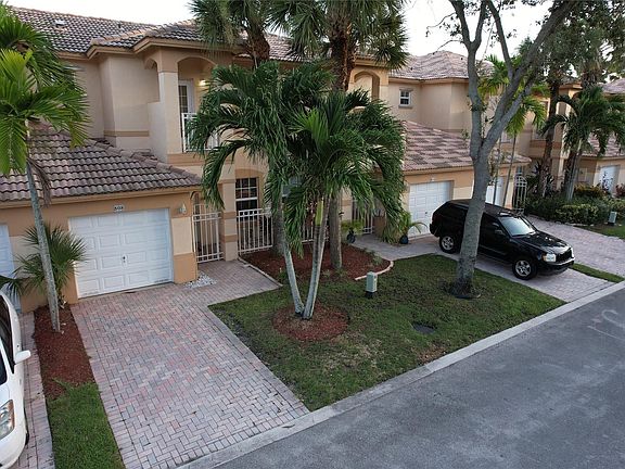 2nd image of 814 NW 170th Terrace #814