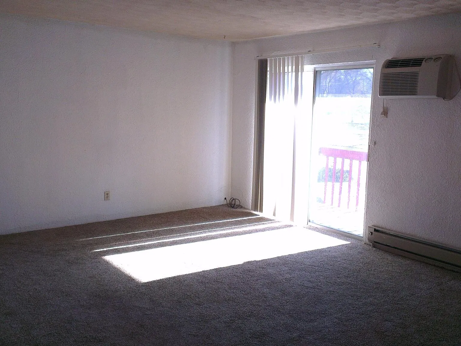 2 bed, 825 sqft, $975 — Photo 2