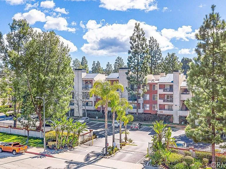 21550 Burbank Blvd #302 — Photo 18