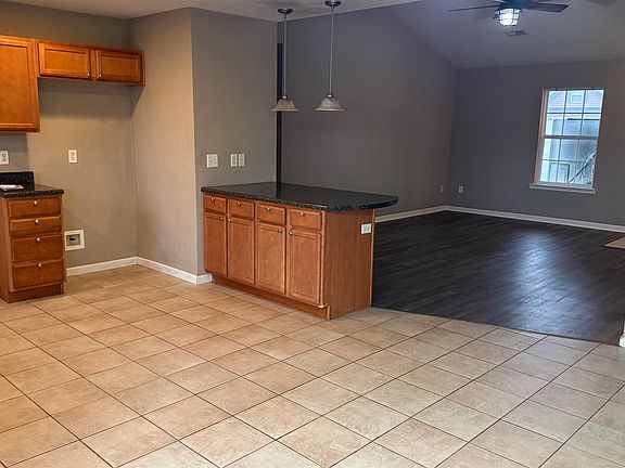 3rd image of 517 Tilgate Ct