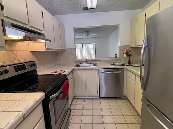 3rd image of 407 Palm Cir E #E