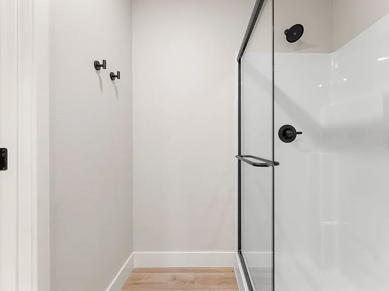 2191 W Parkview Ave — Photo 15