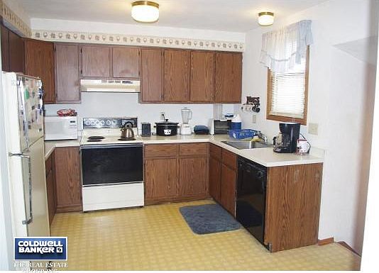 1607 Kitchen w/ Appliances
