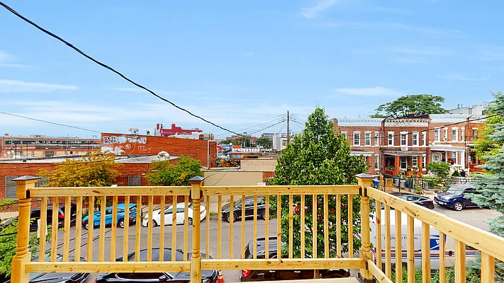 Rented by Gold-Stone Realty | media 2