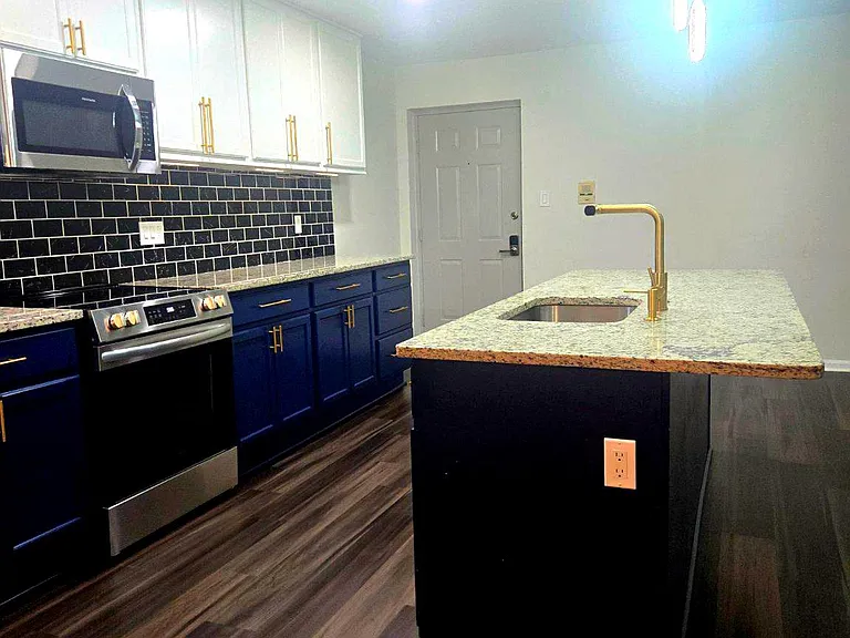 905 Woodbridge Ct #F — Photo 5