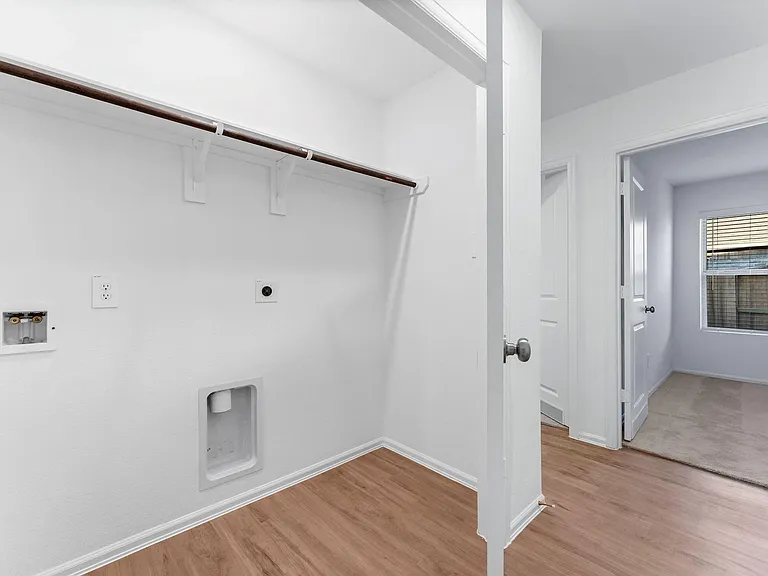 318 Harbor Bend Ct — Photo 9