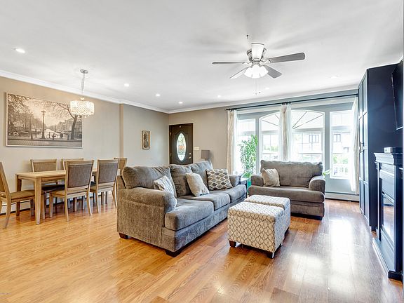 4th image of 715 Armstrong Ave