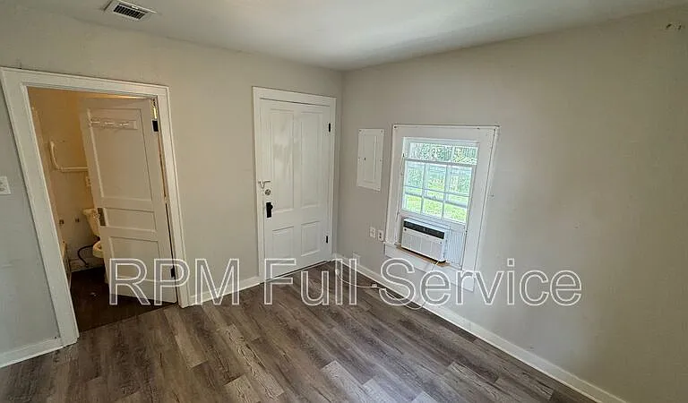 423 Maple St #B — Photo 2