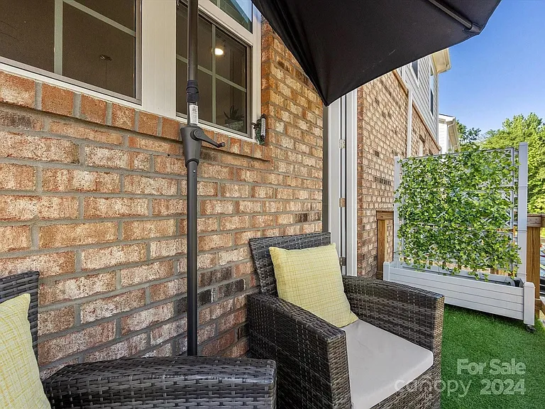 10118 Hemingway Pl — Photo 35