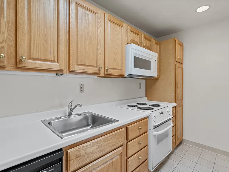 270 Shady Ave #34 — Photo 2