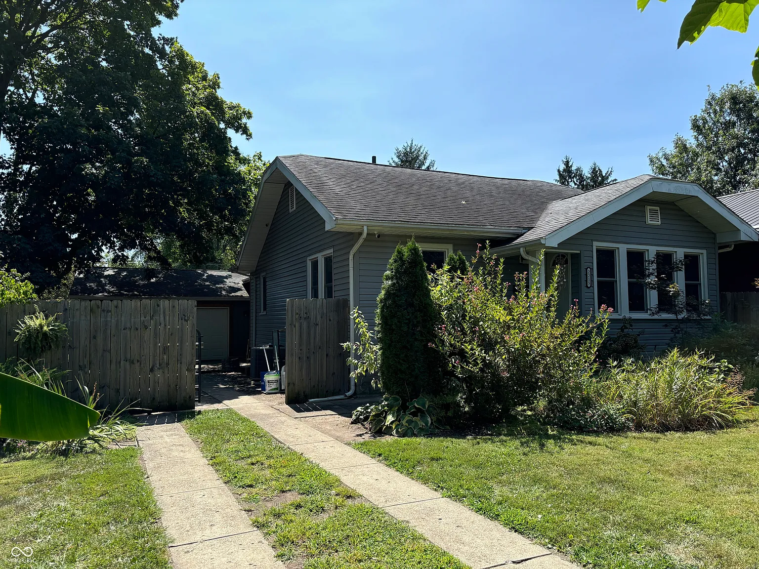 2215 College Ave photo 1
