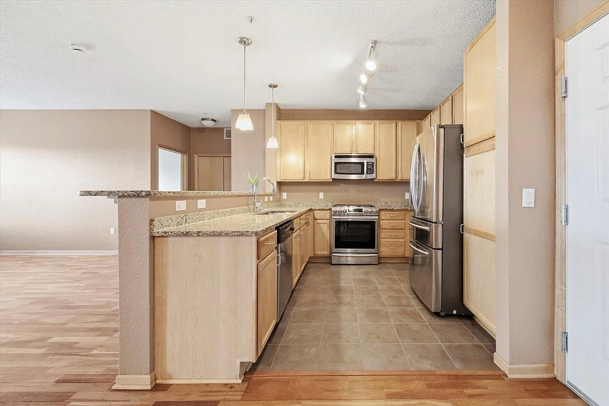 2 bed, 1.0 bath, 1156 sqft, $1,795 — Photo 4